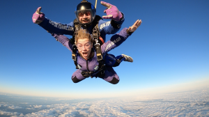 tandem skydiving 10000 jumps